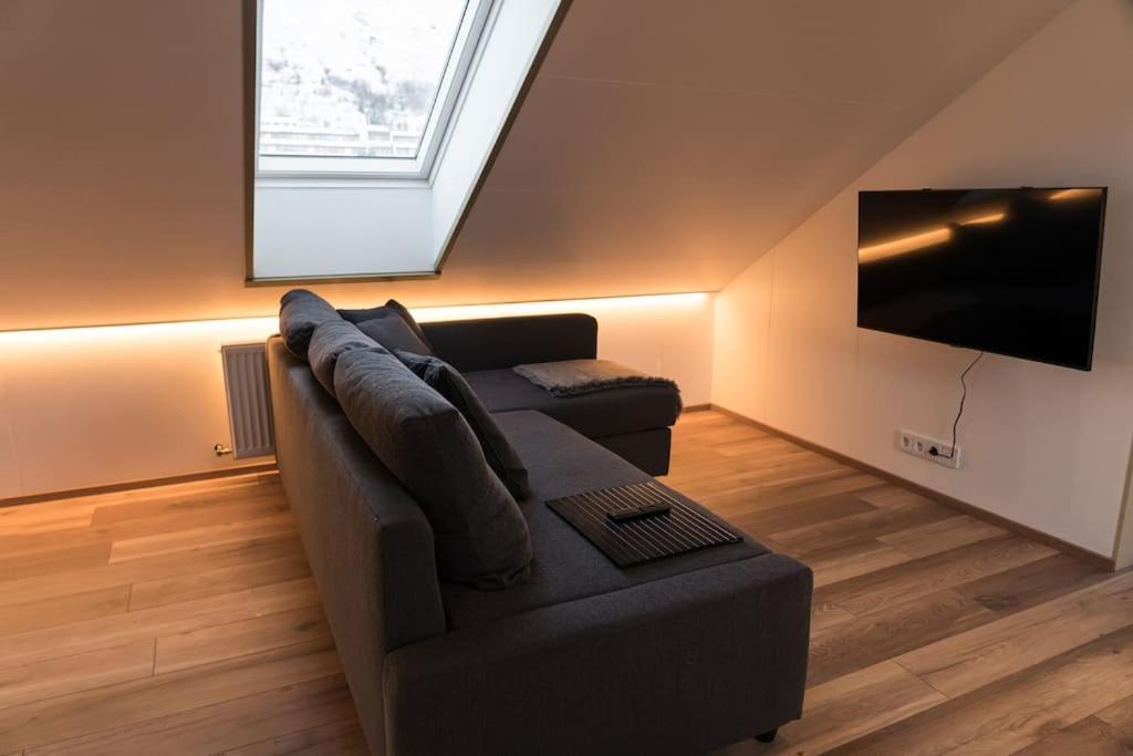 Scenic Penthouse - Ocean View & Skylight Windows Lejlighed Siglufjordur Eksteriør billede