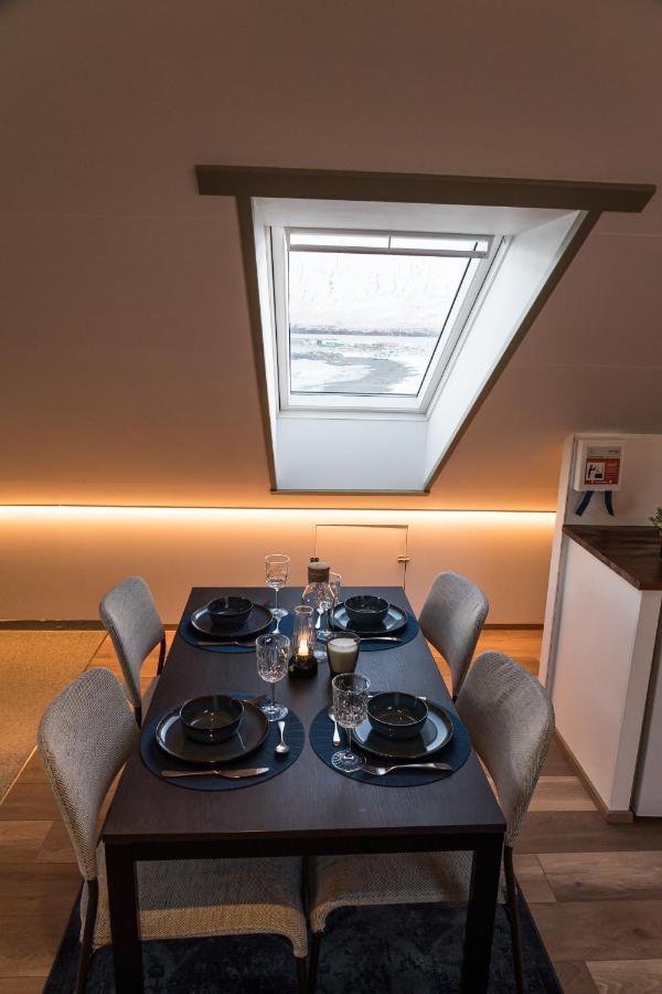 Scenic Penthouse - Ocean View & Skylight Windows Lejlighed Siglufjordur Eksteriør billede