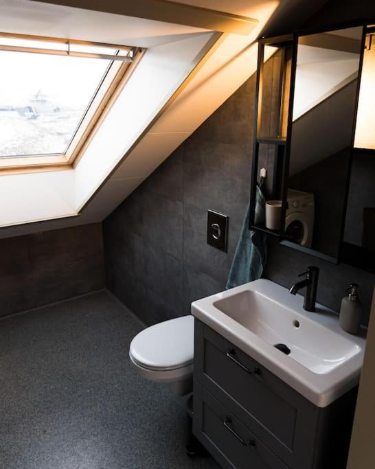 Scenic Penthouse - Ocean View & Skylight Windows Lejlighed Siglufjordur Eksteriør billede