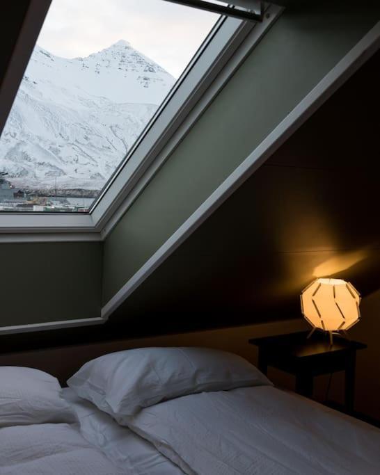 Scenic Penthouse - Ocean View & Skylight Windows Lejlighed Siglufjordur Eksteriør billede