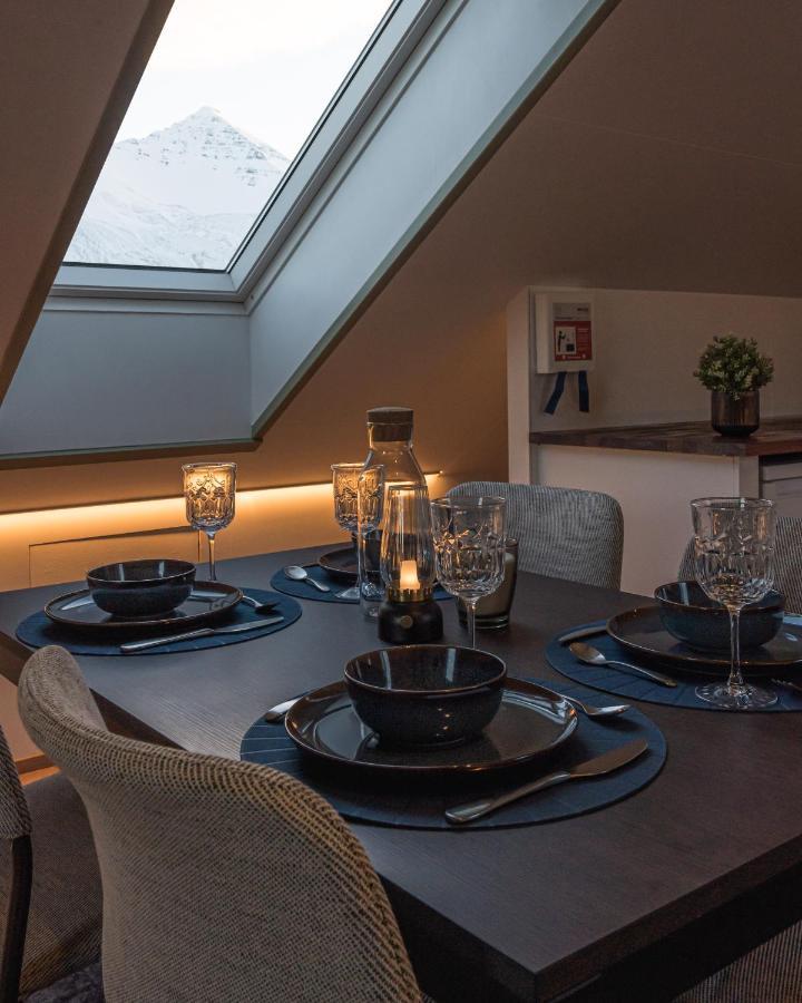 Scenic Penthouse - Ocean View & Skylight Windows Lejlighed Siglufjordur Eksteriør billede